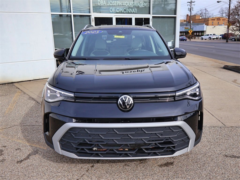 Certified 2025 Volkswagen Taos SE image 8