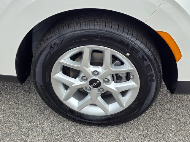 Certified 2025 Kia Soul LX w/ LX Technology Package FWD image 6