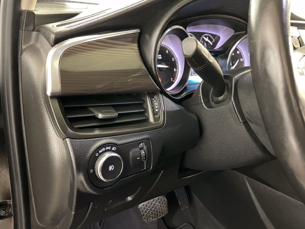 Certified 2020 Buick Envision Essence AWD/4WD image 27