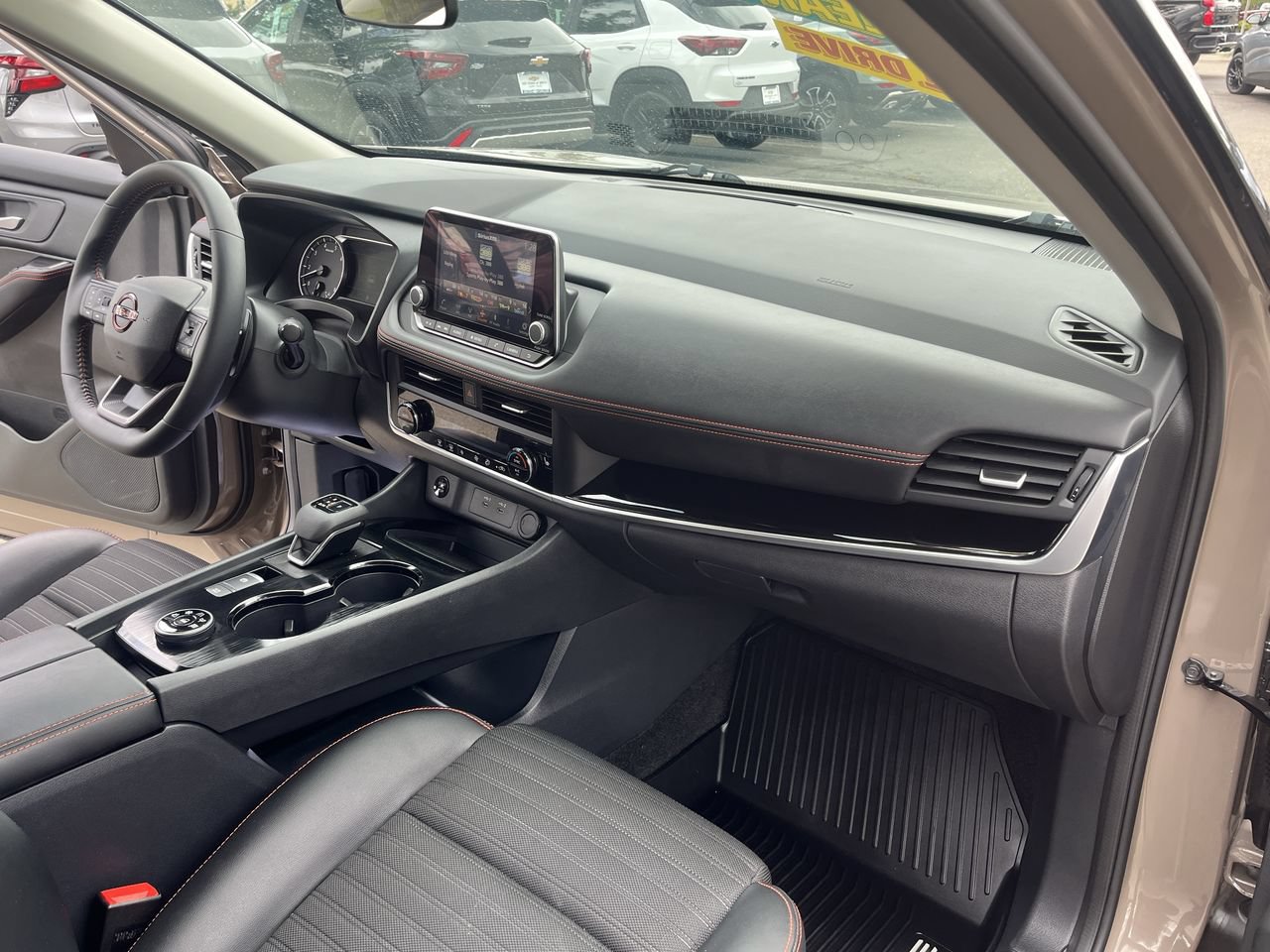 Used 2025 Nissan Rogue SV AWD/4WD image 26