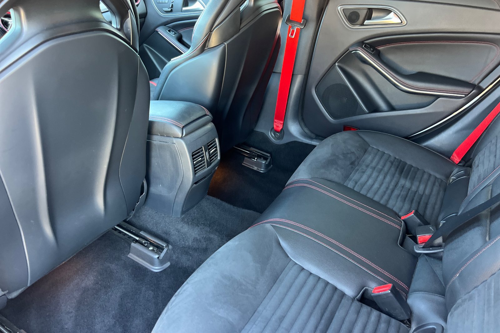 Used 2015 Mercedes-Benz CLA 45 AMG 4MATIC image 4