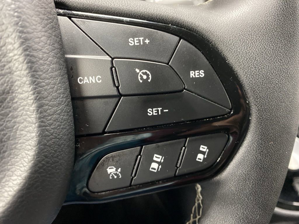 Used 2025 Chrysler Pacifica Limited image 22