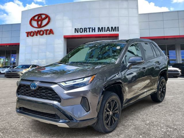 Used 2023 Toyota RAV4 SE video 2