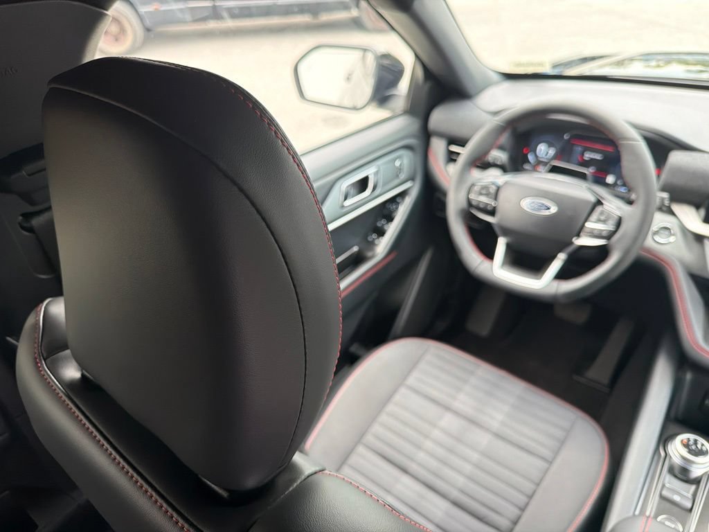 Used 2026 Ford Explorer ST-Line RWD image 17