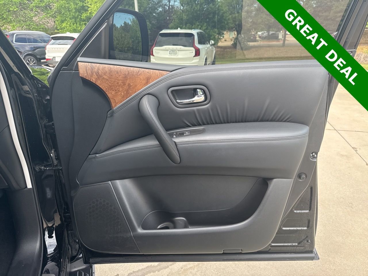 Used 2024 Nissan Armada SL w/ Captain's Chairs Package image 10