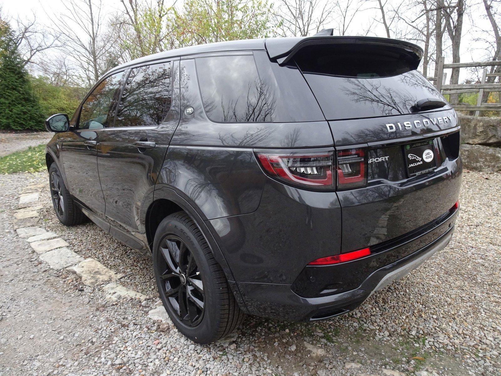 New 2025 Land Rover Discovery Sport S image 4