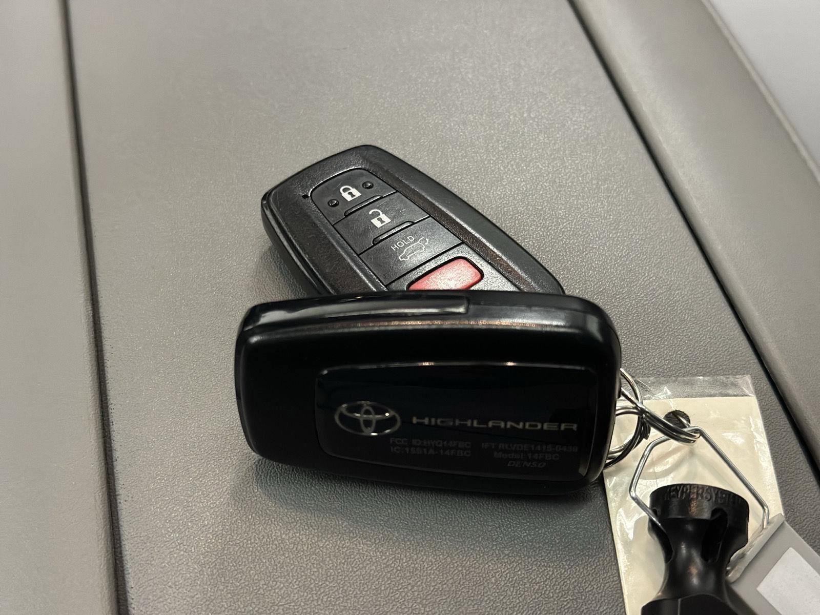 Used 2021 Toyota Highlander XLE image 43