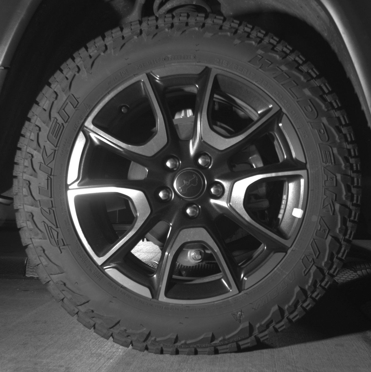 Used 2025 Jeep Compass Trailhawk AWD/4WD image 15