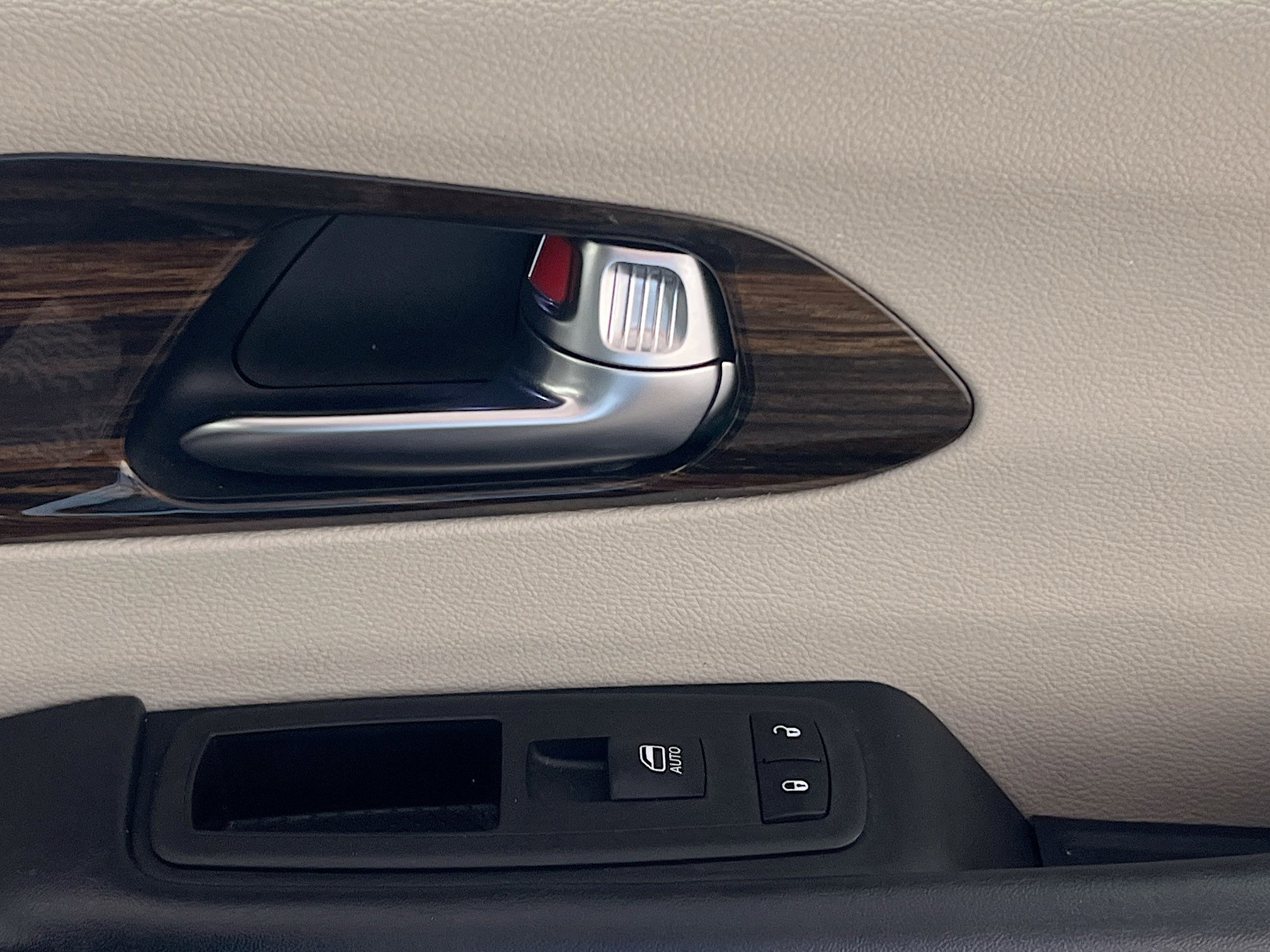 Used 2023 Chrysler Pacifica Limited image 32