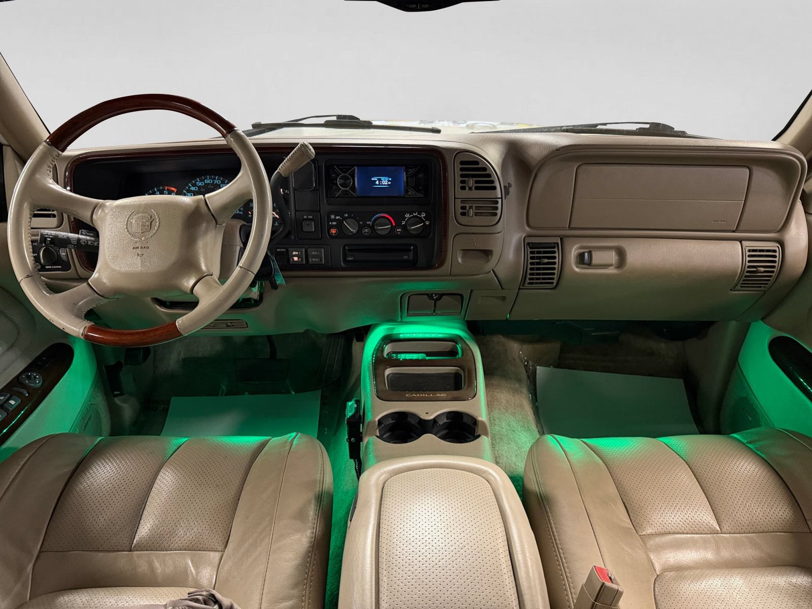 Used 2000 Cadillac Escalade 4WD image 17