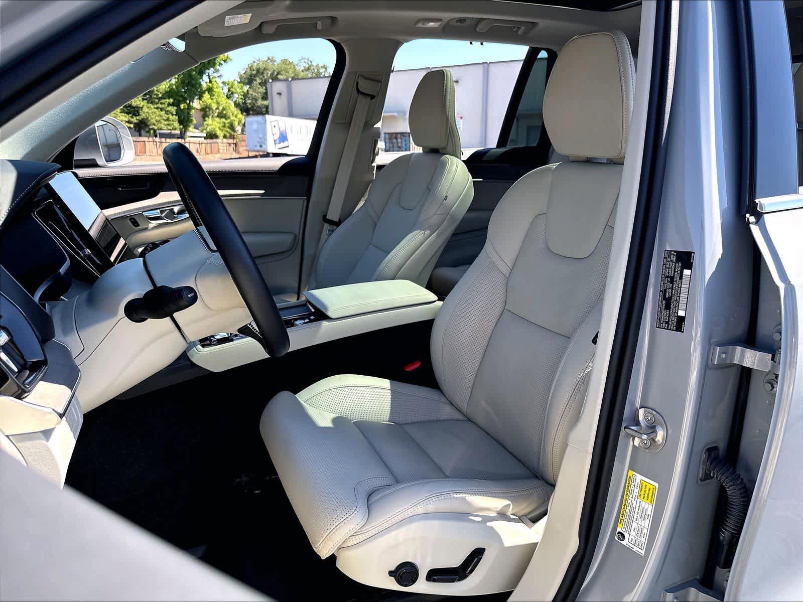 Used 2025 Volvo XC90 T8 Ultra w/ Protection Package Premier AWD/4WD image 28