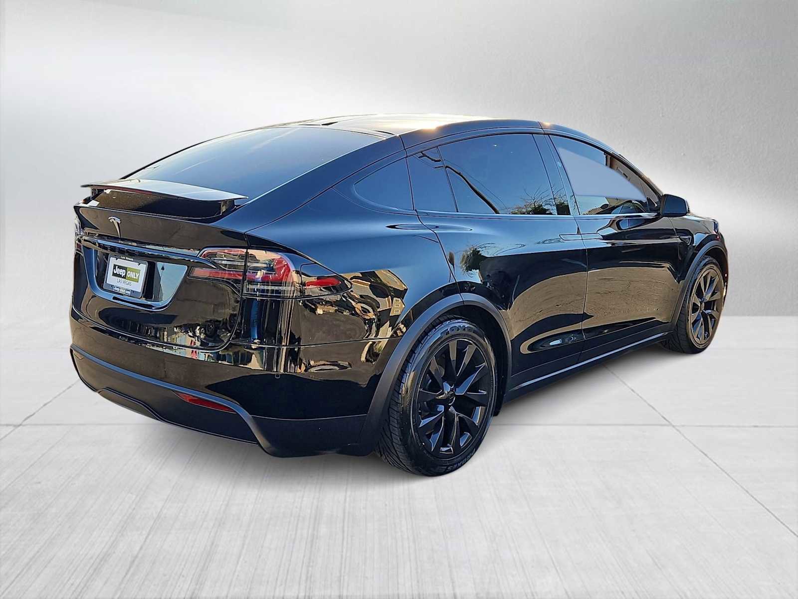 Used 2022 Tesla Model X Plaid image 8