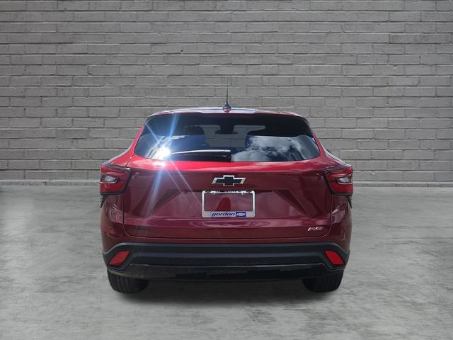Used 2025 Chevrolet Trax RS FWD image 4