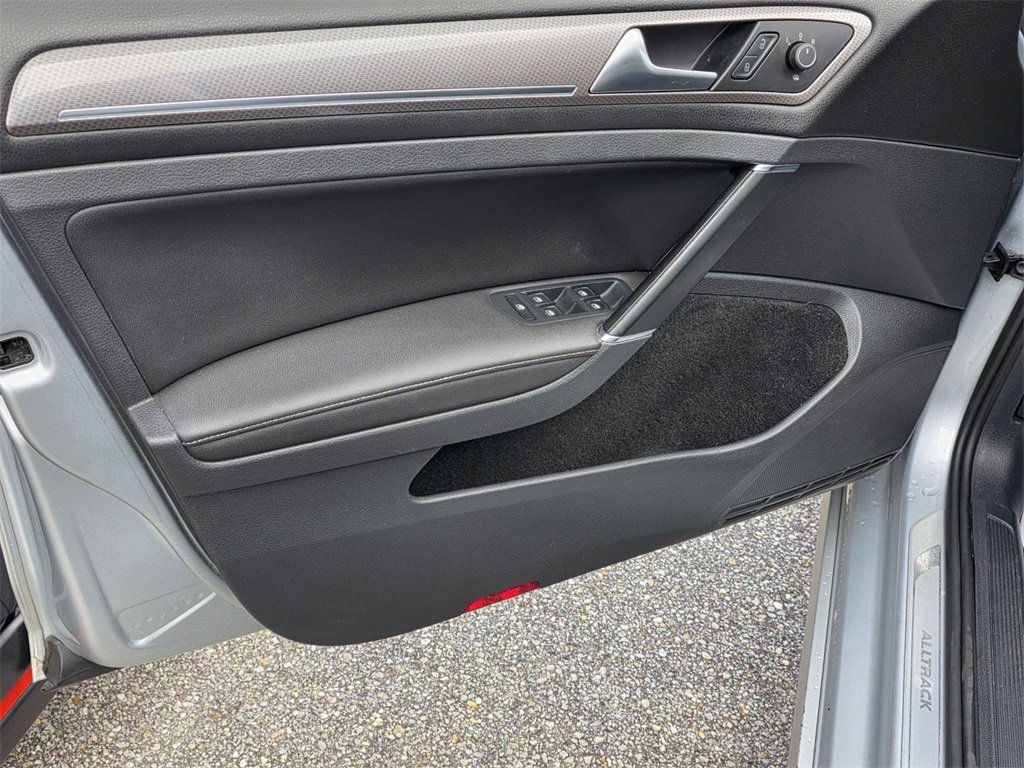 Used 2017 Volkswagen Golf Alltrack SE image 28
