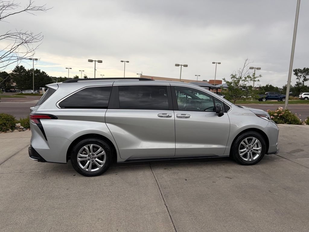 Used 2023 Toyota Sienna XSE w/ XSE Plus Package AWD/4WD image 7