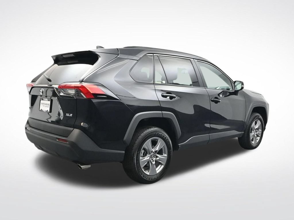 Used 2025 Toyota RAV4 XLE FWD image 8