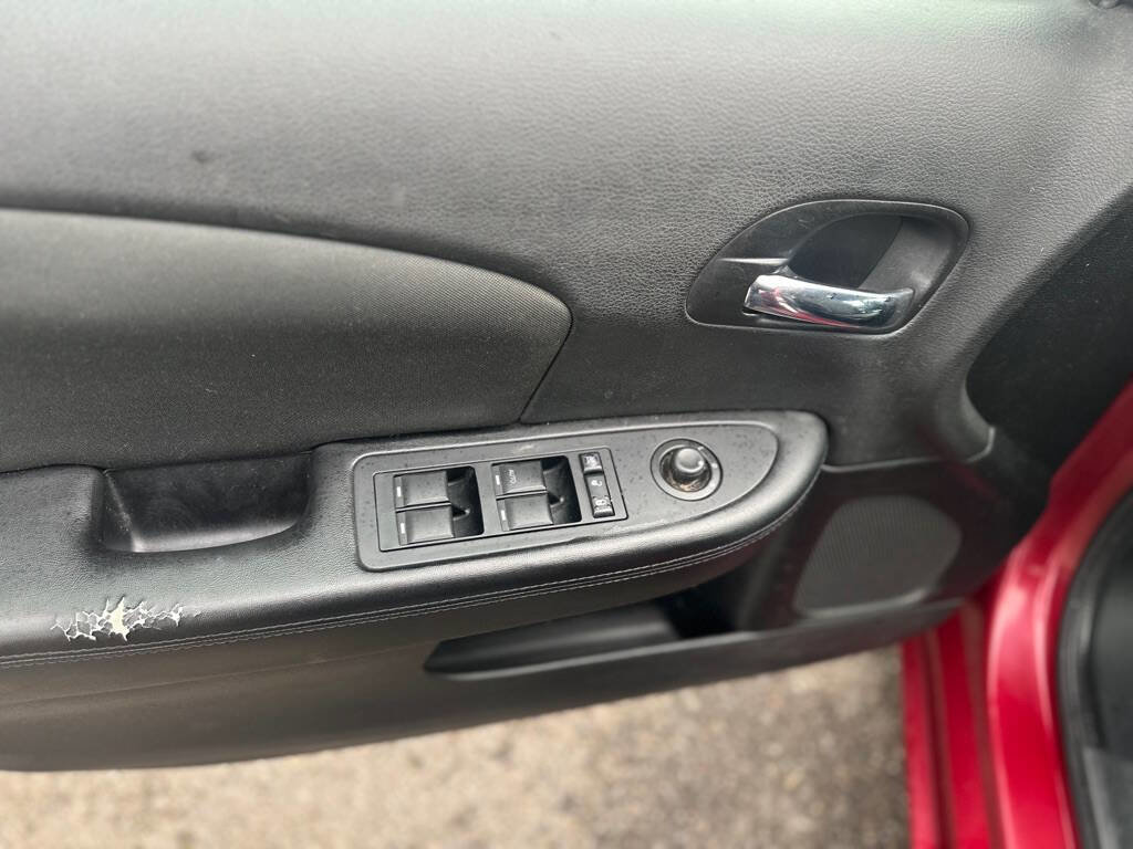 Used 2011 Chrysler 200 Touring image 12