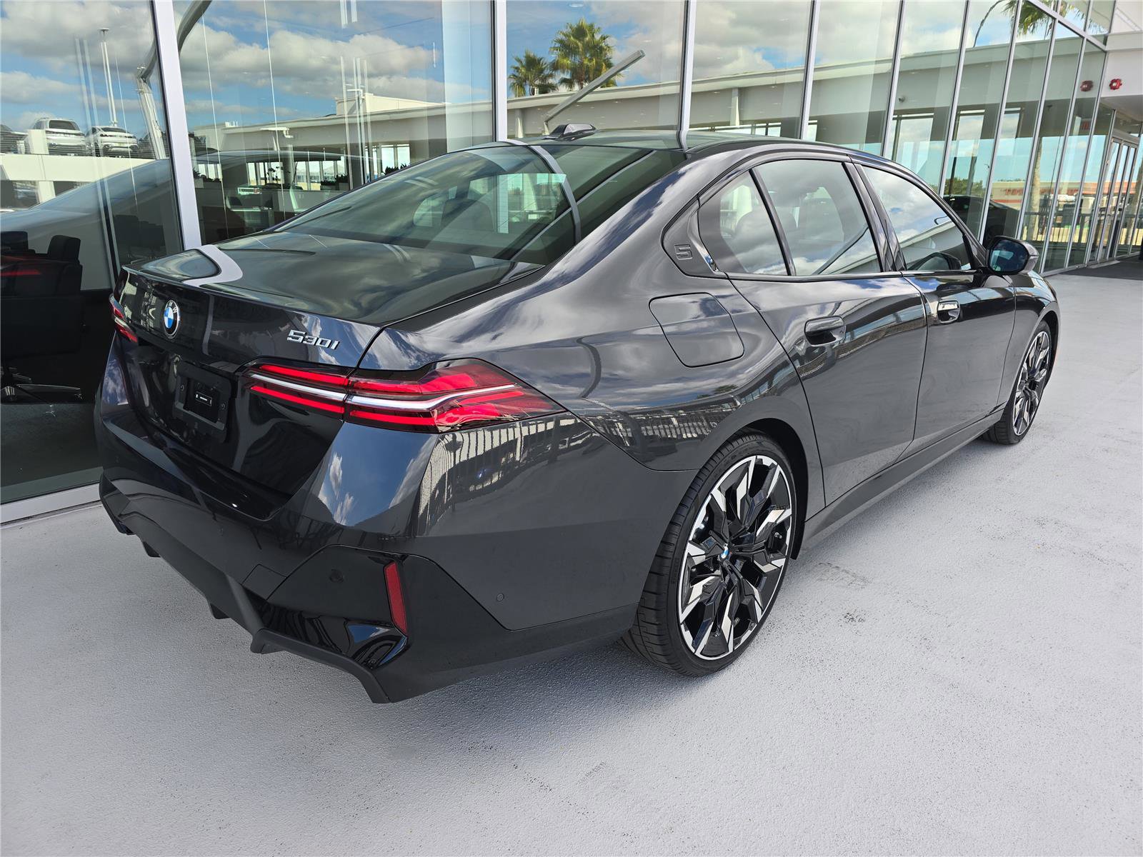 Certified 2025 BMW 530i w/ M Sport Package image 3