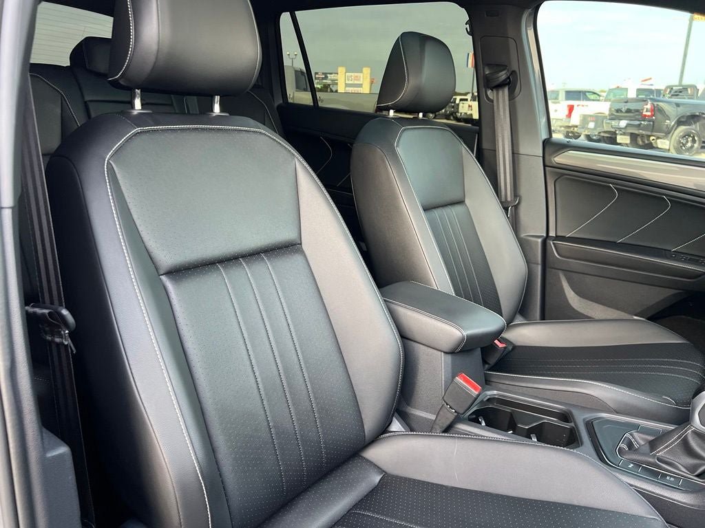 Used 2024 Volkswagen Tiguan SE R-Line w/ MDO Package, Three-Row FWD image 19