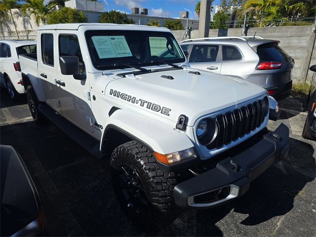 Used 2025 Jeep Gladiator Sport image 2