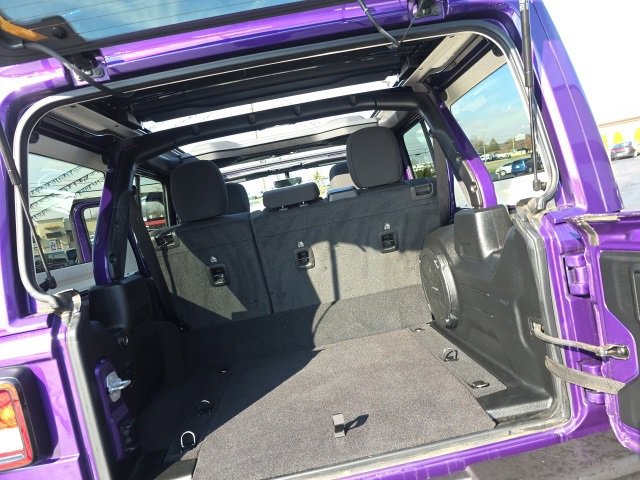 Used 2023 Jeep Wrangler Unlimited w/ Sun & Screen Package image 51