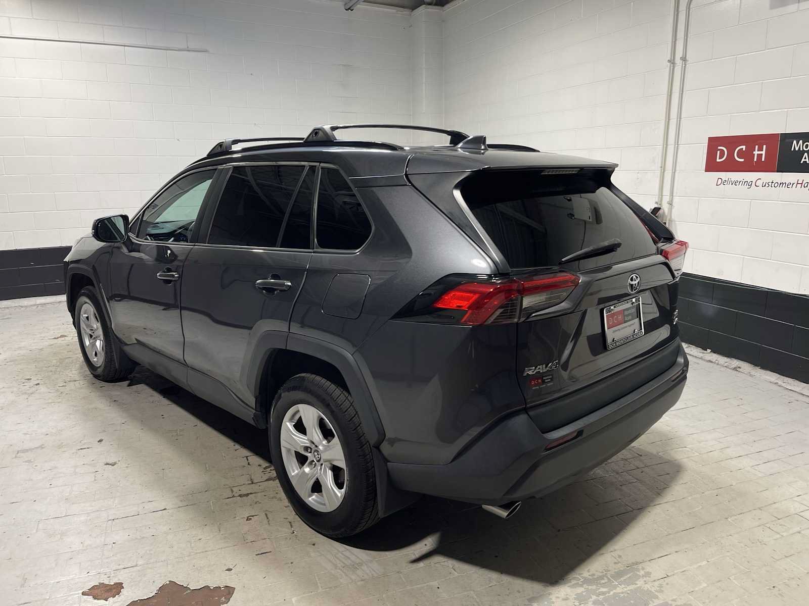 Used 2020 Toyota RAV4 XLE w/ Convenience Package AWD/4WD image 4