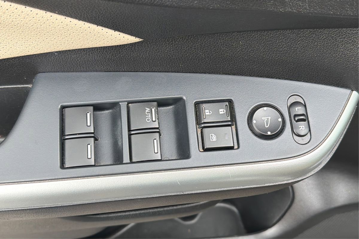 Used 2015 Honda CR-V Touring image 38