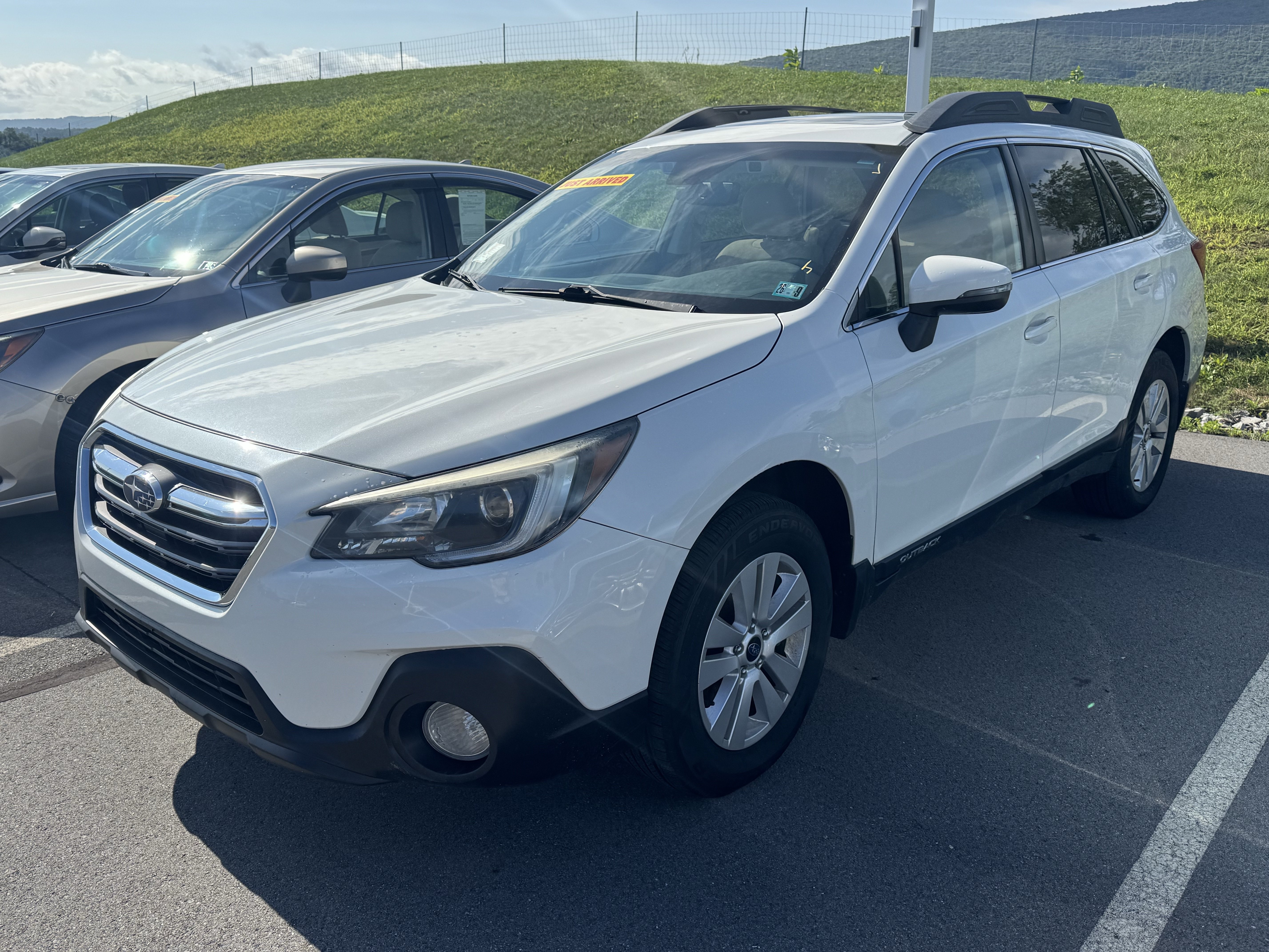 Used 2019 Subaru Outback 2.5i Premium w/ Popular Package #2 AWD/4WD image 3