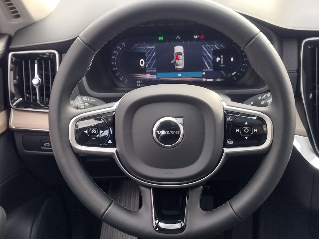 New 2026 Volvo XC90 B6 Plus w/ Protection Package Premier image 24