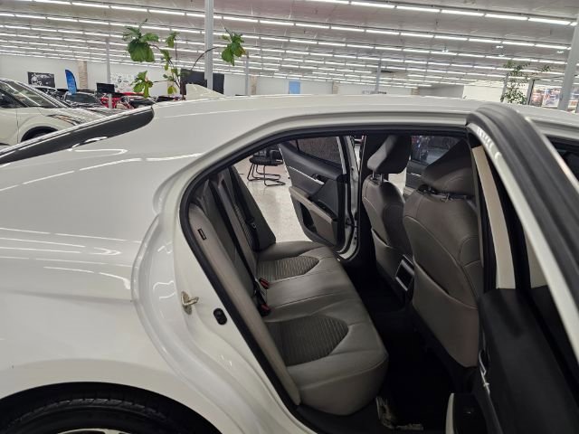 Used 2020 Toyota Camry SE image 32