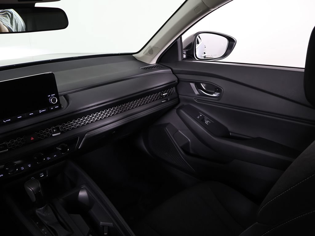 Used 2025 Honda Accord SE image 36