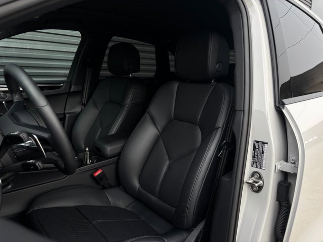 Used 2025 Porsche Macan image 5