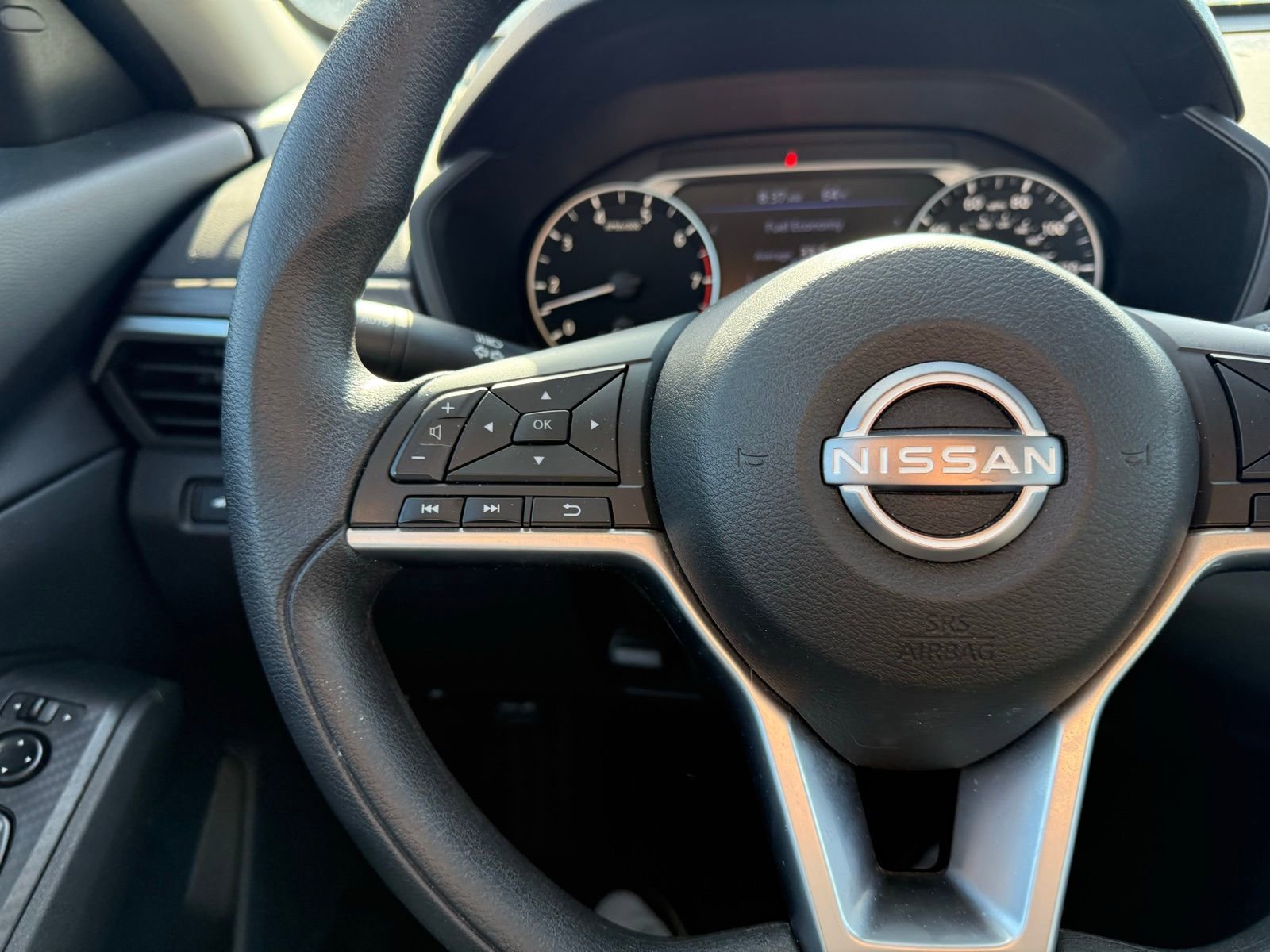 Certified 2025 Nissan Altima 2.5 SV FWD image 18