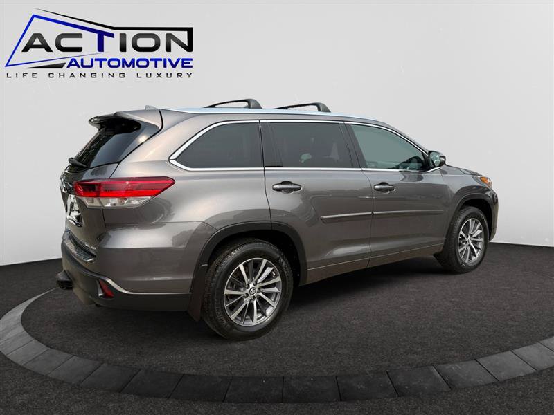 Used 2017 Toyota Highlander XLE AWD/4WD image 8