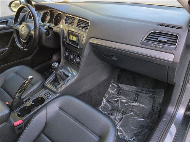 Used 2017 Volkswagen Golf S image 24