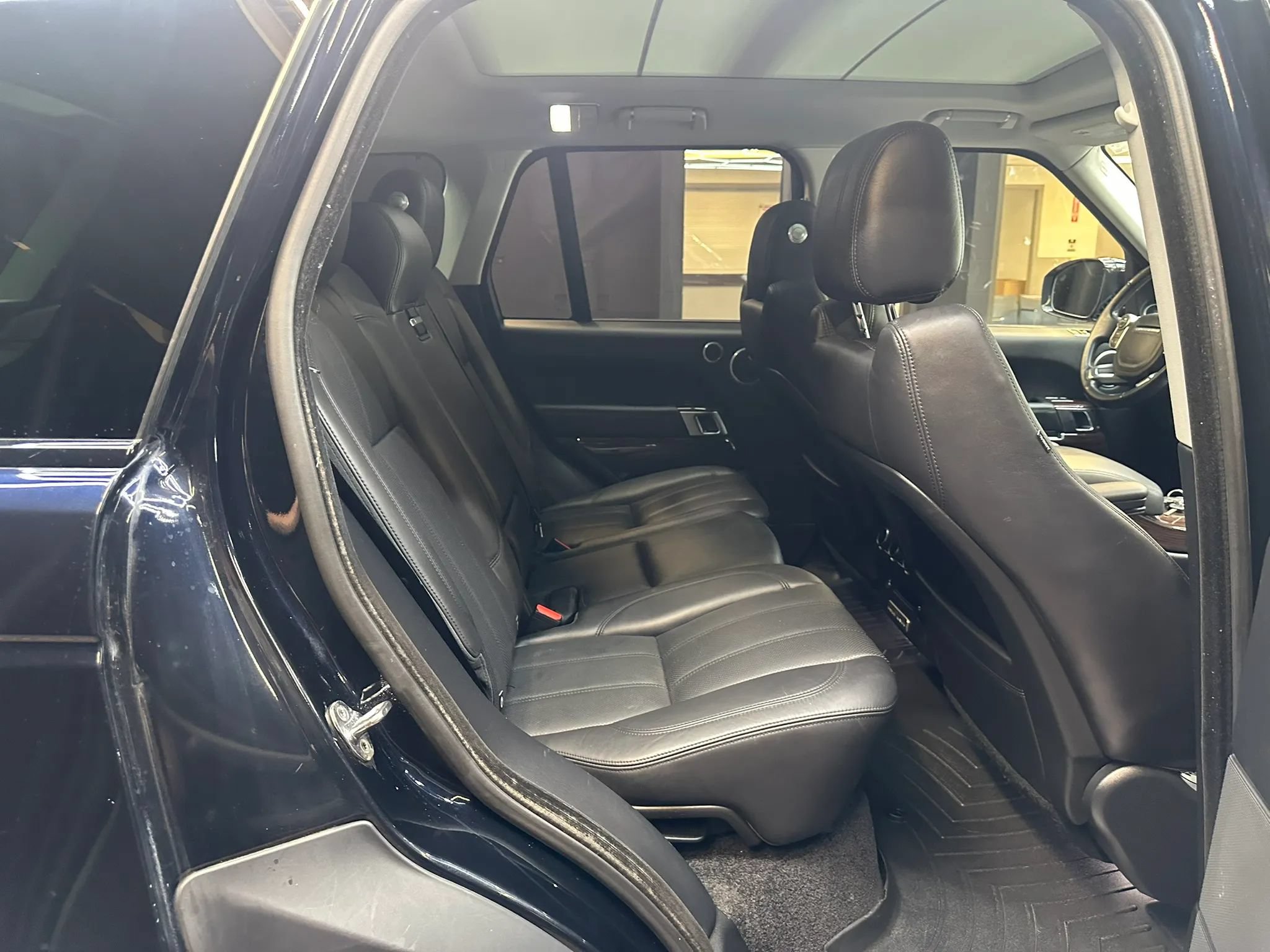 Used 2014 Land Rover Range Rover HSE AWD/4WD image 28