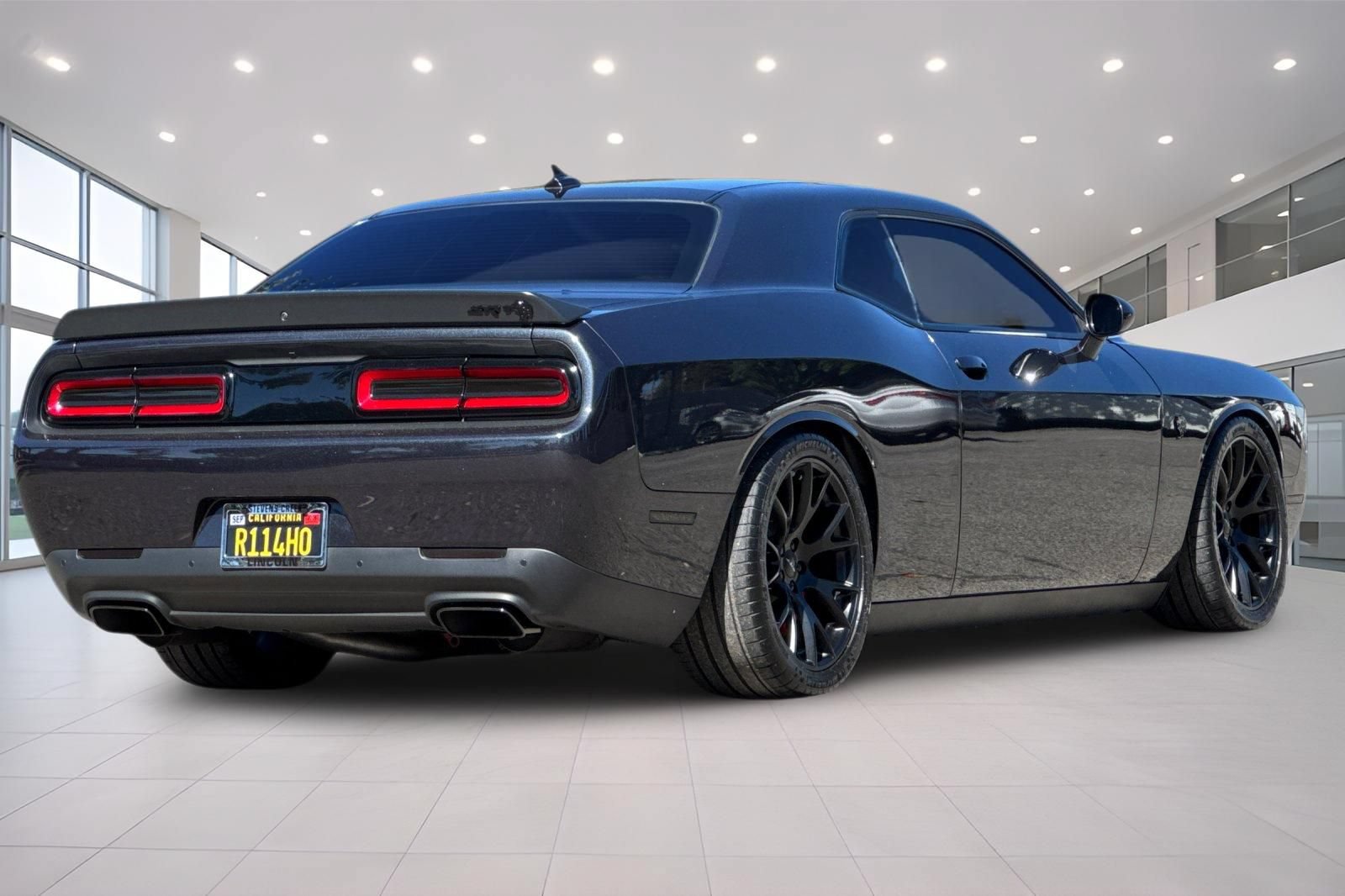 Used 2016 Dodge Challenger SRT Hellcat RWD image 4