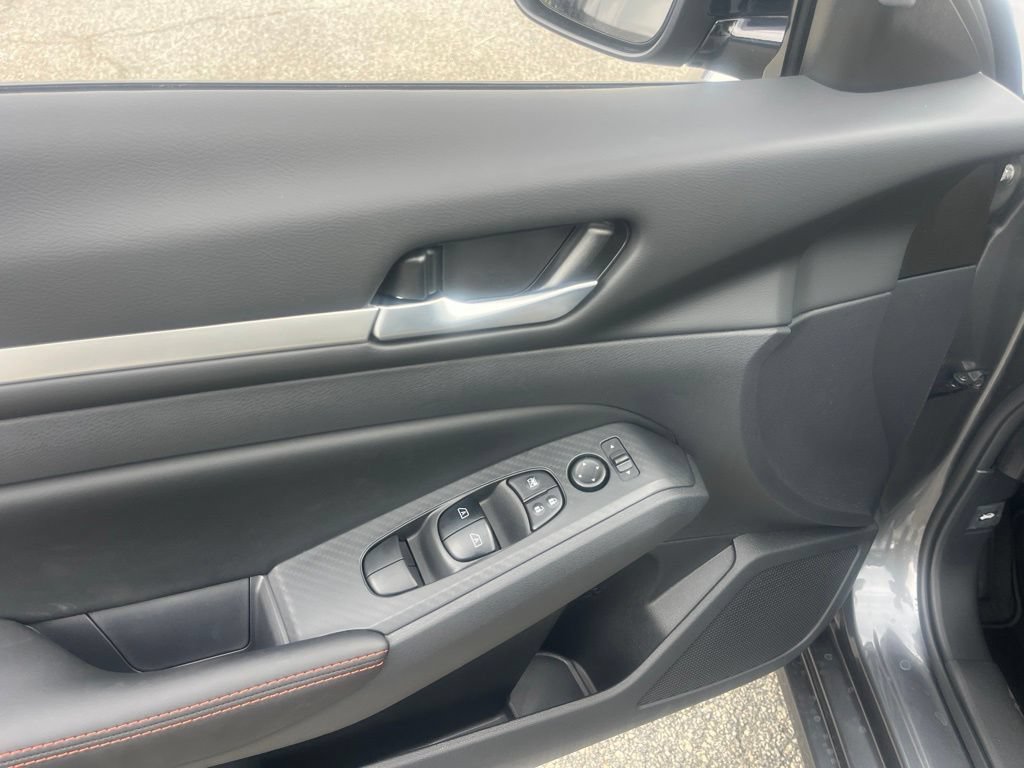 New 2026 Nissan Altima 2.5 SR w/ SR Midnight Edition Package FWD image 6