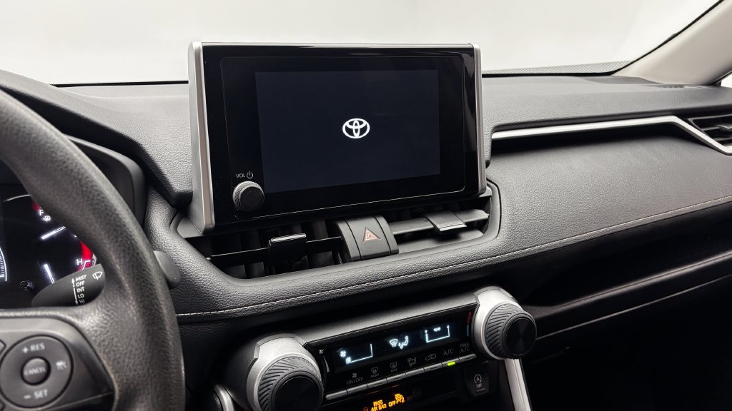 Certified 2025 Toyota RAV4 LE FWD image 21