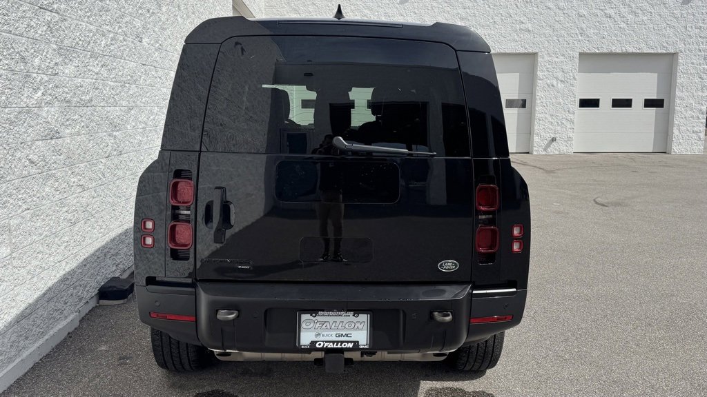 Used 2023 Land Rover Defender 130 SE image 9