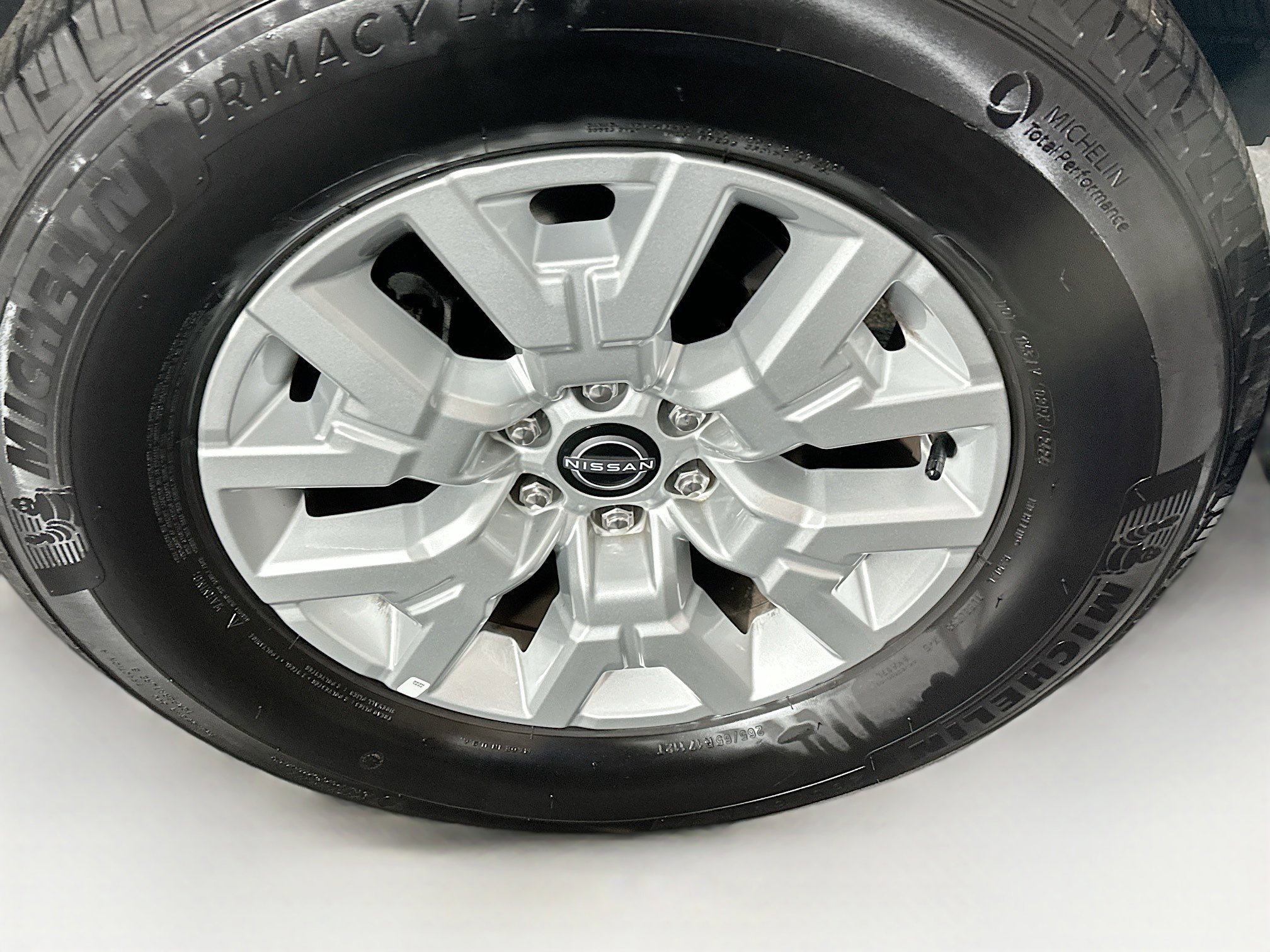 Used 2024 Nissan Frontier SV w/ SV Convenience Package image 11