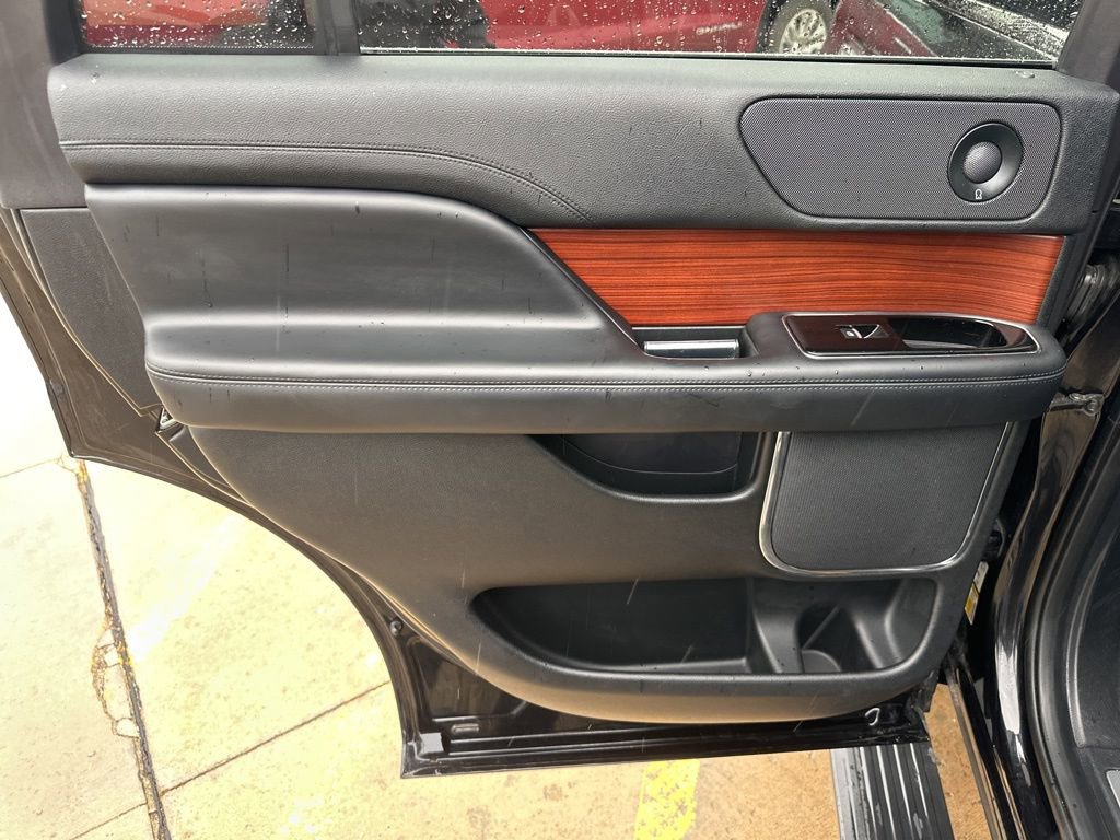 Used 2021 Lincoln Navigator Reserve AWD/4WD image 27