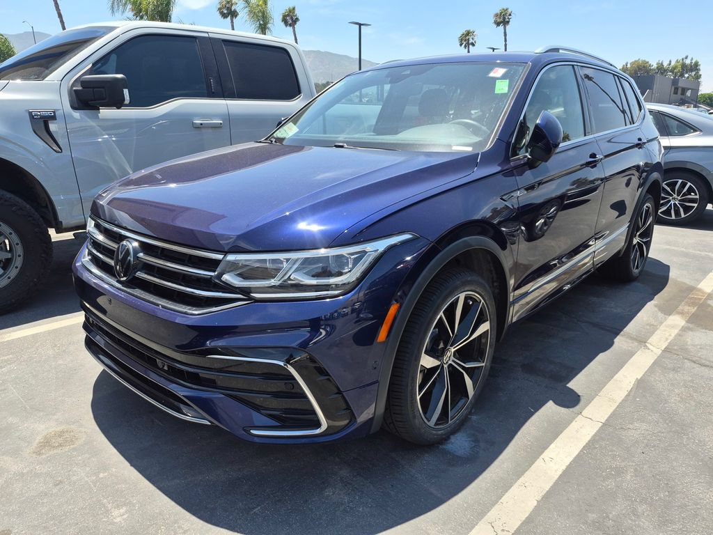 Certified 2022 Volkswagen Tiguan SEL R-Line AWD/4WD image 2