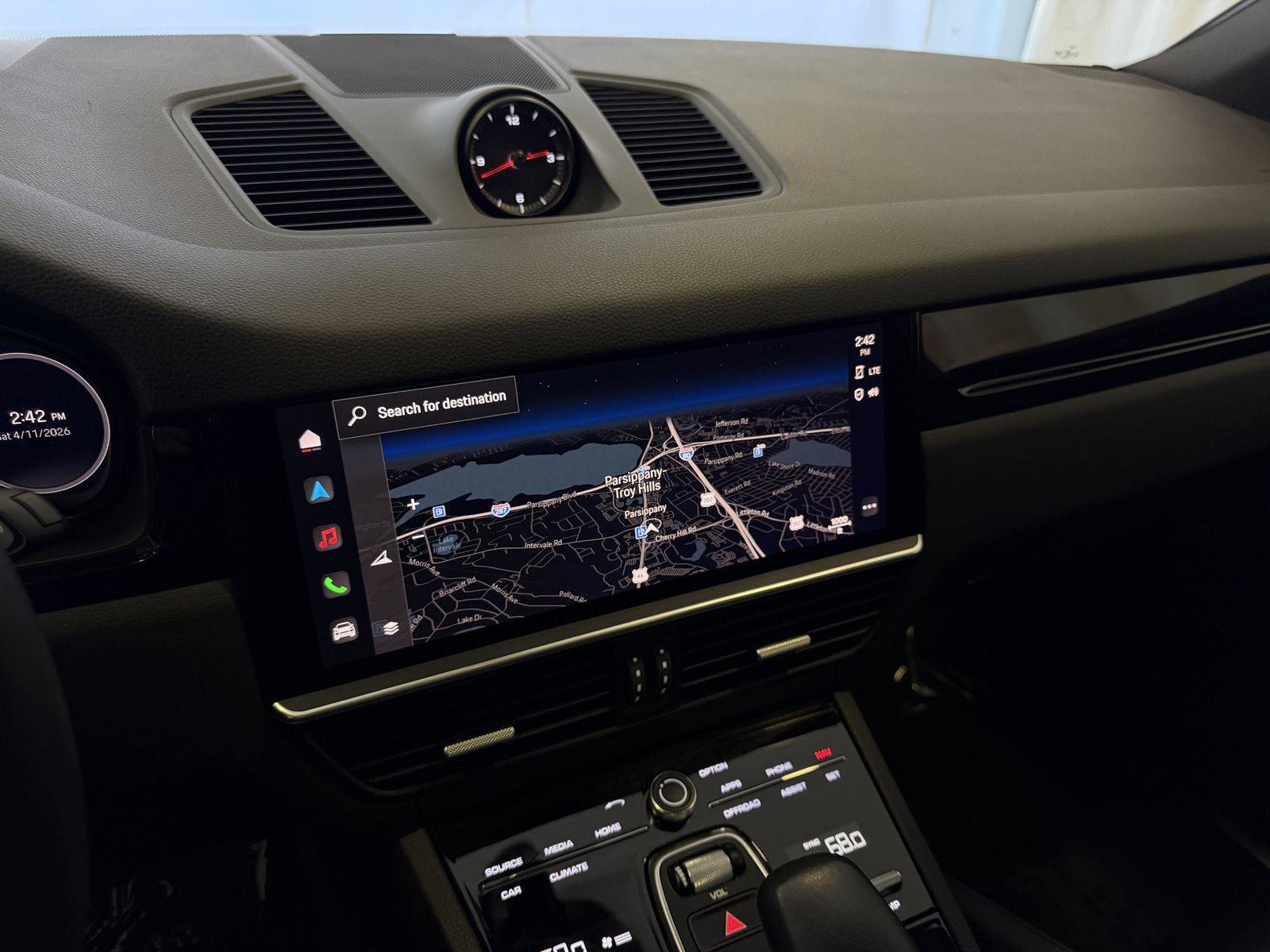 Certified 2023 Porsche Cayenne Platinum Edition image 28