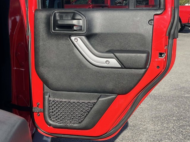 Used 2017 Jeep Wrangler Unlimited Rubicon w/ Connectivity Group AWD/4WD image 21