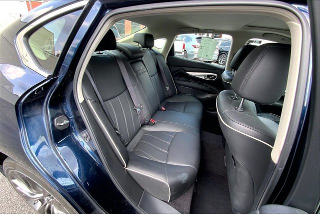 Used 2018 INFINITI Q70 Luxe AWD/4WD image 27