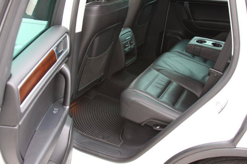 Used 2016 Volkswagen Touareg VR6 AWD/4WD image 32