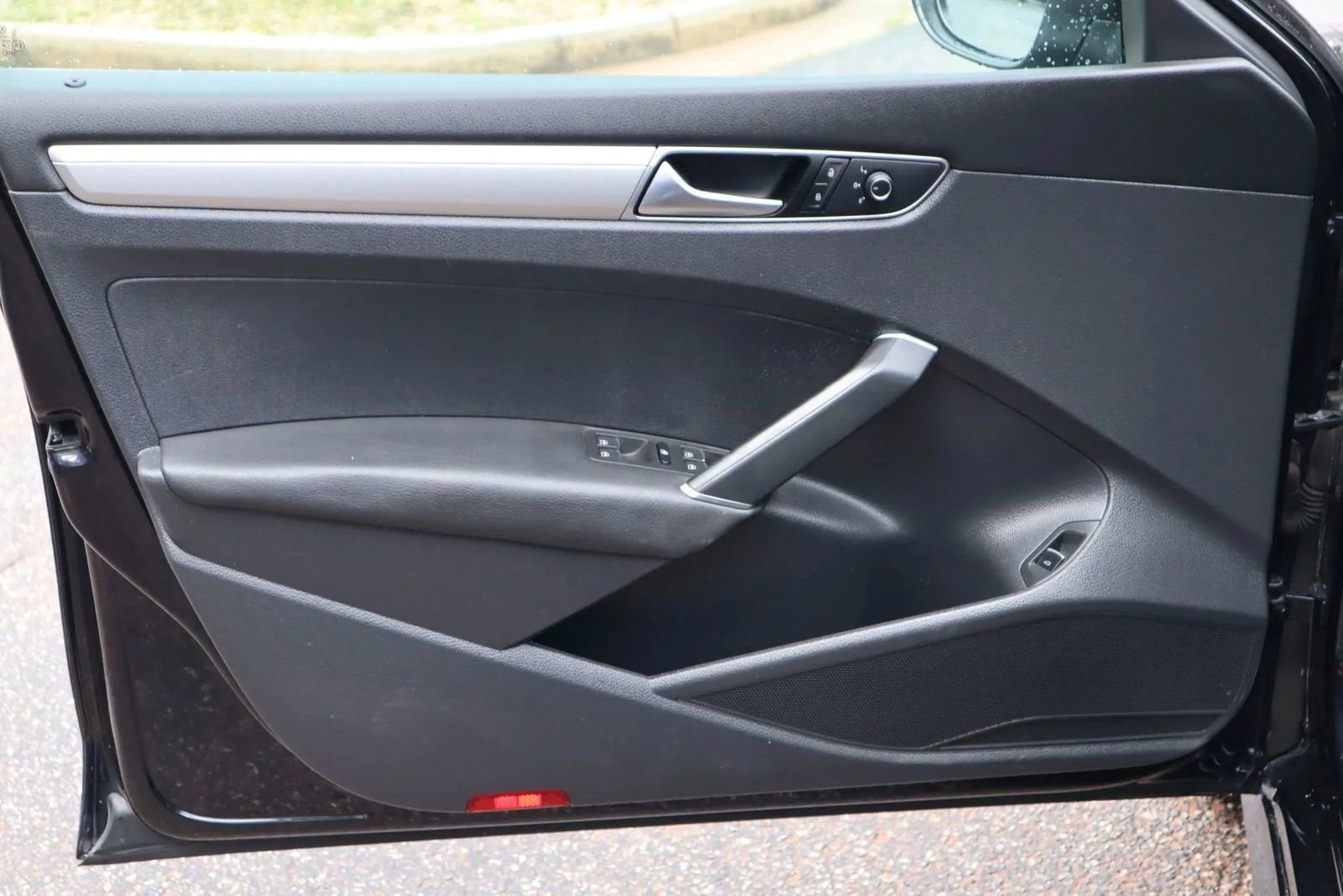 Used 2017 Volkswagen Passat 1.8T S image 7