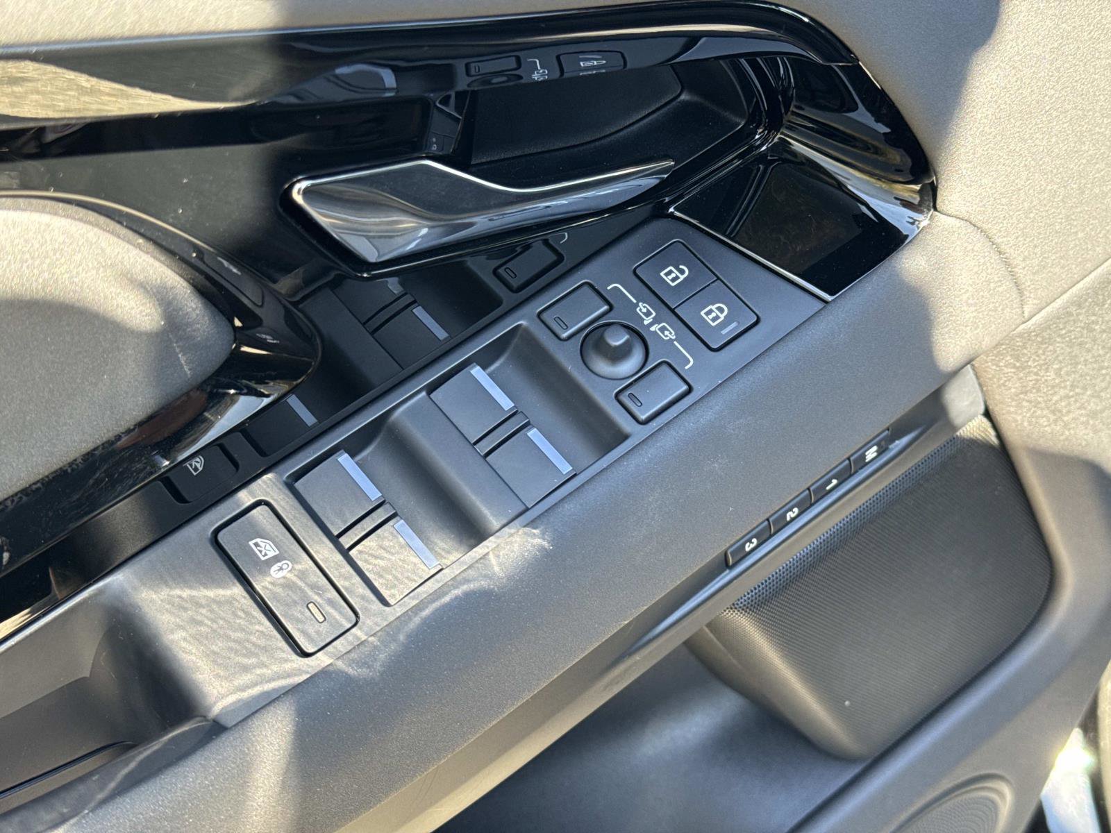 Certified 2025 Land Rover Range Rover Evoque S image 20