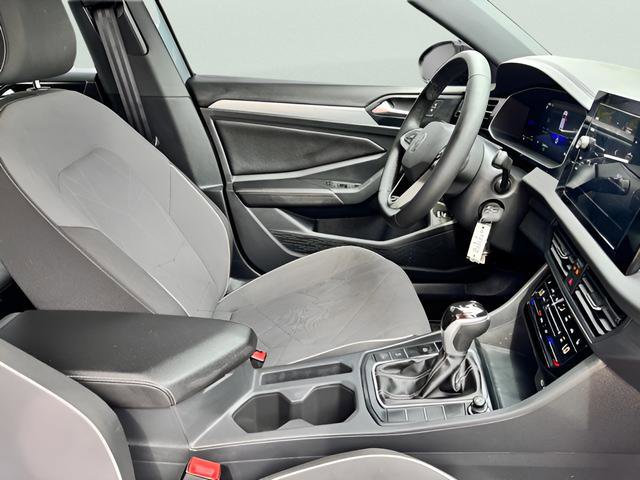 Used 2025 Volkswagen Jetta Sport image 24